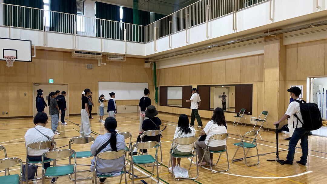 LAB3 伊丹ダンスクラブ 体験会を見学する保護者